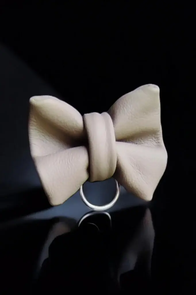 Choker Noeud Papillon Anneau de Minuit (Doré)